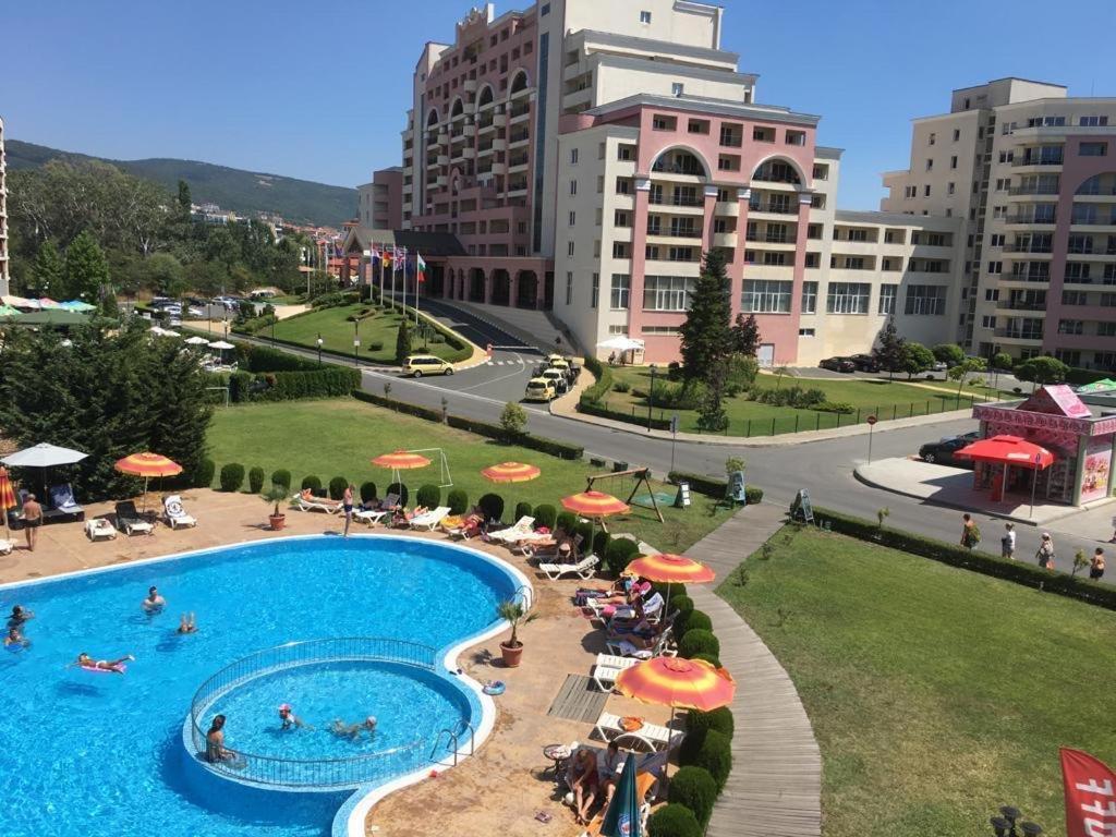 Apartment Sunny Beach Plaza 100 M Sea Екстериор снимка