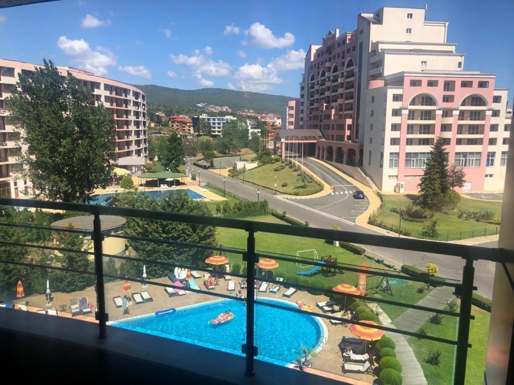 Apartment Sunny Beach Plaza 100 M Sea Екстериор снимка