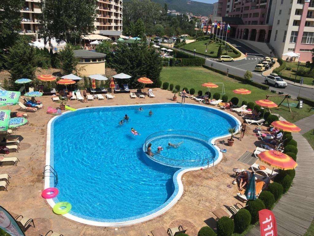 Apartment Sunny Beach Plaza 100 M Sea Екстериор снимка