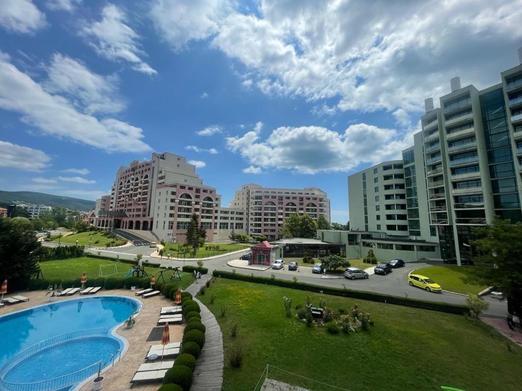 Apartment Sunny Beach Plaza 100 M Sea Екстериор снимка